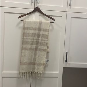 GAP Ivory Frost Scarf